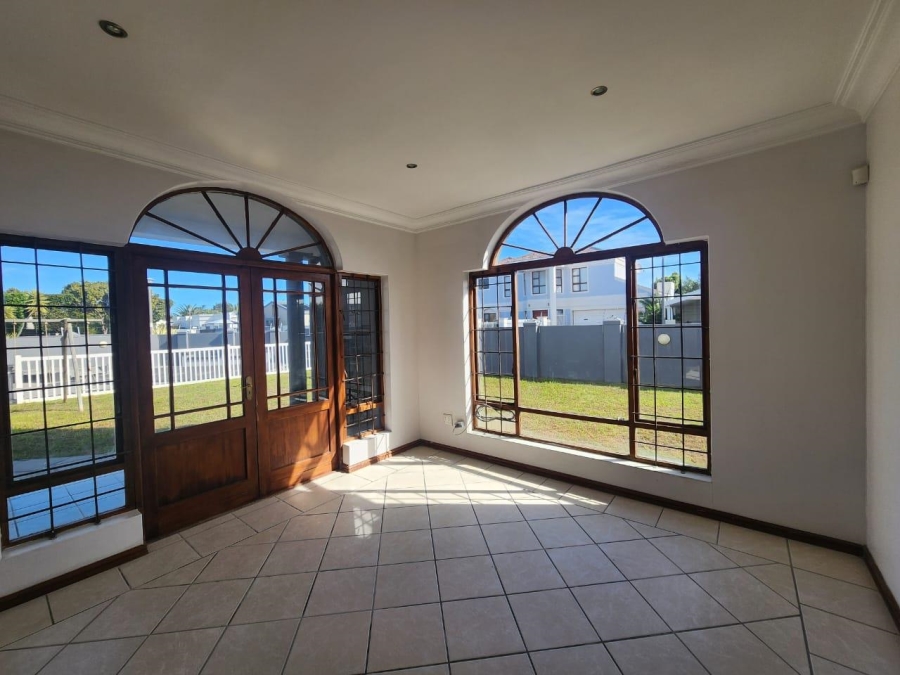 To Let 4 Bedroom Property for Rent in Parklands Western Cape